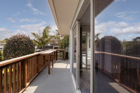 Photo of property in 1 Kowai Grove, Omokoroa, 3114