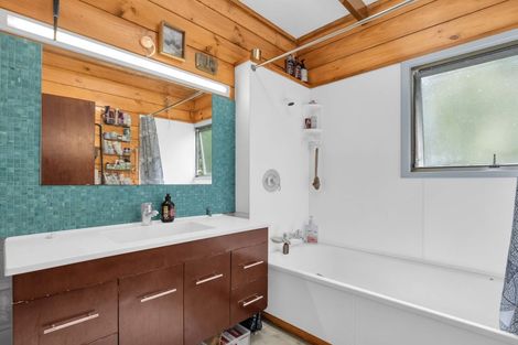 Photo of property in 100b Grand Vue Road, Kawaha Point, Rotorua, 3010