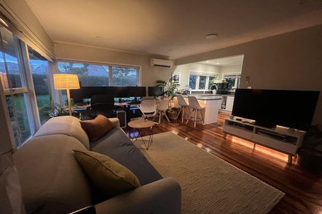 Photo of property in 1/13 Otakau Road, Milford, Auckland, 0620