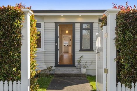 Photo of property in 52 Wainui Avenue, Point Chevalier, Auckland, 1022