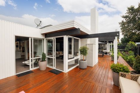 Photo of property in 11 Chilton Grove, Hokowhitu, Palmerston North, 4410