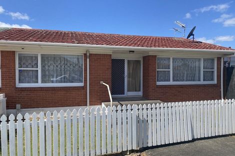Photo of property in 1 Kingswood Road, Papatoetoe, Auckland, 2025