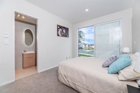 Photo of property in 13 Barrique Road, Kumeu, 0810