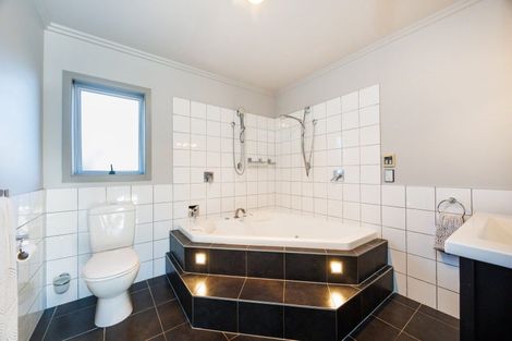 Photo of property in 12 Liberty Grove, Kelvin Grove, Palmerston North, 4414