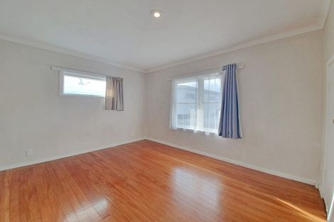 Photo of property in 35a Bradbury Road, Botany Downs, Auckland, 2010