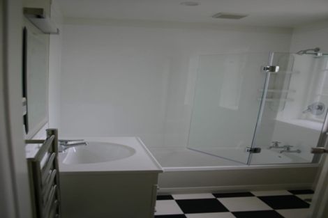 Photo of property in 2 Rodney Street, Northland, Wellington, 6012