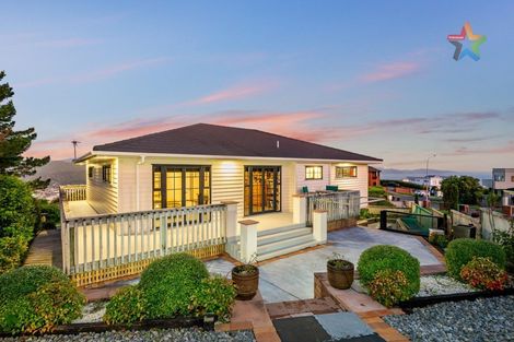 Photo of property in 44 Arahiwi Grove, Tirohanga, Lower Hutt, 5010