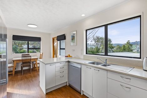 Photo of property in 6 Arnold Grove, Paraparaumu Beach, Paraparaumu, 5032