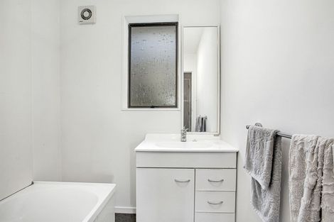 Photo of property in 2 Harold Grove, Stokes Valley, Lower Hutt, 5019