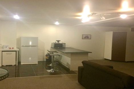 Photo of property in 3 Lincoln Close, Northcross, Auckland, 0630