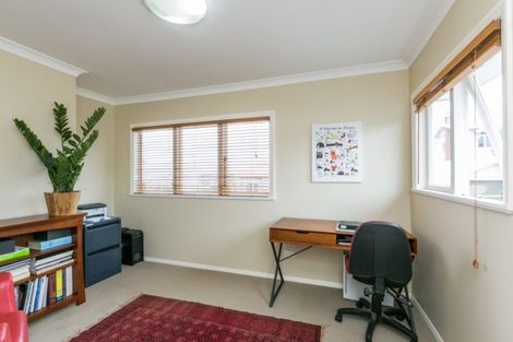 Photo of property in 4 Cobden Lane, Bluff Hill, Napier, 4110