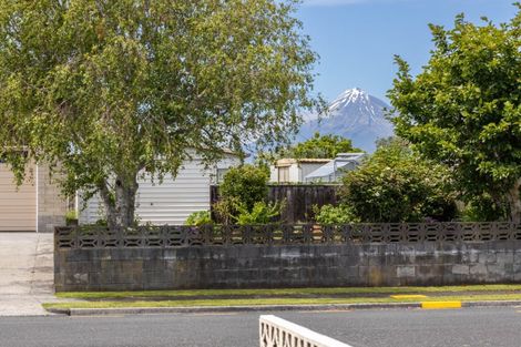 Photo of property in 7a Evelyn Place, Welbourn, New Plymouth, 4310