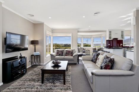 Photo of property in 2 Krissell Place, Acacia Bay, Taupo, 3330