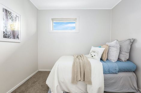 Photo of property in 40 Cornwall Crescent, Cannons Creek, Porirua, 5024