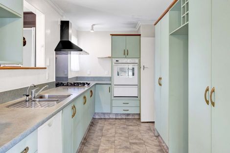 Photo of property in 46 Cumberland Street, Merrilands, New Plymouth, 4312