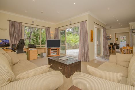 Photo of property in 28 Mccahon Place, Titirangi, Auckland, 0604