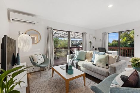 Photo of property in 22 Redfern Lane, Glenfield, Auckland, 0629