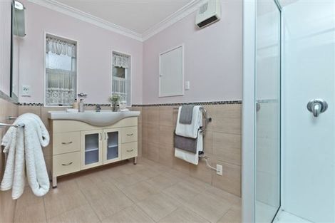 Photo of property in 2/5 Fenwick Avenue, Milford, Auckland, 0620