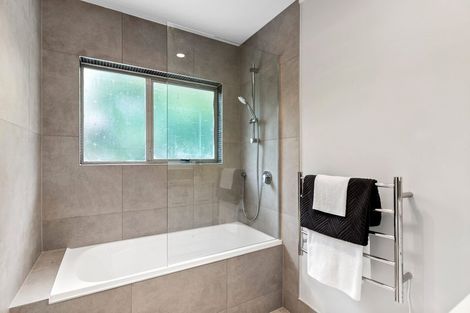 Photo of property in 2/17 Emirau Place, Glenfield, Auckland, 0629