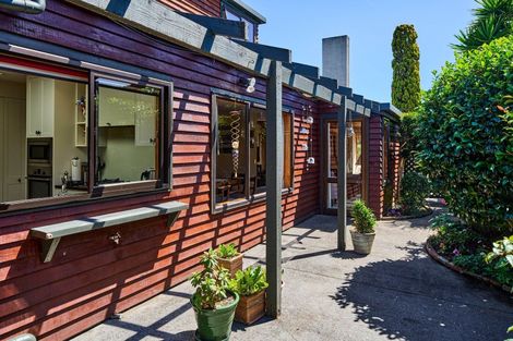 Photo of property in 2/70 Hautana Street, Woburn, Lower Hutt, 5010