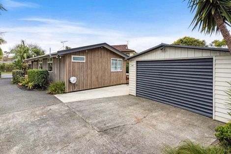 Photo of property in 12 Quo Vadis Place, Red Beach, 0932