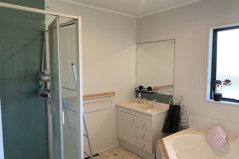 Photo of property in 3 Springdale Grove, Fitzherbert, Palmerston North, 4410