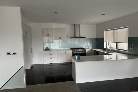 Photo of property in 30 Midhurst Avenue, Henderson, Auckland, 0612