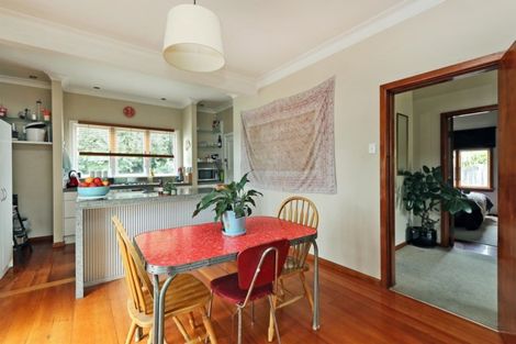 Photo of property in 100 Barden Street, Mayfair, Hastings, 4122