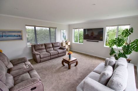 Photo of property in 17 Walter Ruddock Avenue, Kumeu, 0810