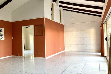 Photo of property in 2/89a Royal Road, Massey, Auckland, 0614