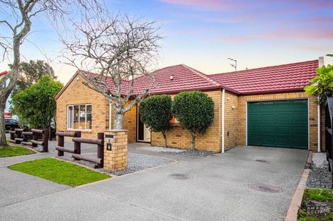 Photo of property in 2 Kilmarnock Avenue, Ranui, Auckland, 0612