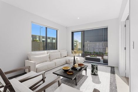 Photo of property in 36 Viridian Avenue, Rosehill, Papakura, 2113