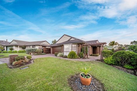 Photo of property in 2/32 Headcorn Place, Botany Downs, Auckland, 2010