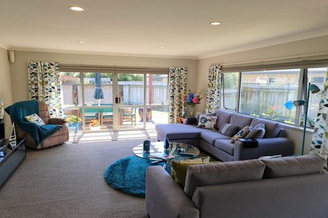 Photo of property in 30 Simpson Crescent, Raumati Beach, Paraparaumu, 5032