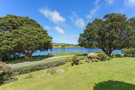 Photo of property in 8 Pio Pio Place, Waikanae Beach, Waikanae, 5036