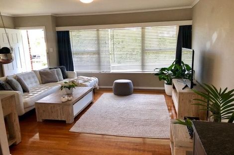 Photo of property in 2/216 Beach Road, Campbells Bay, Auckland, 0630