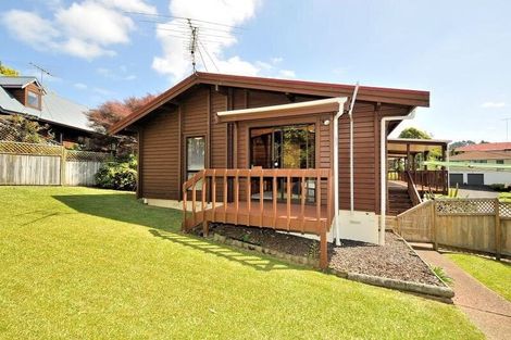 Photo of property in 21 Unsworth Drive, Unsworth Heights, Auckland, 0632