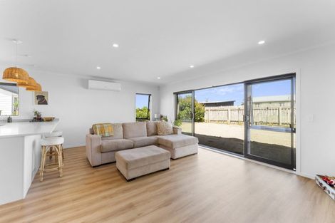 Photo of property in 57 Seagrass Place, Otaki Beach, Otaki, 5512