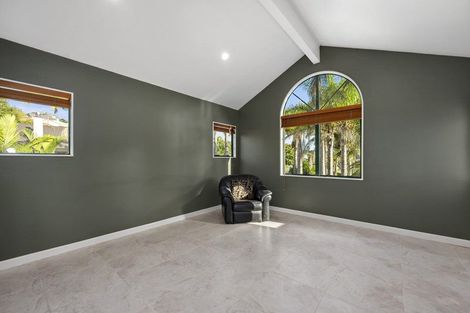 Photo of property in 28 Tyrico Close, Unsworth Heights, Auckland, 0632