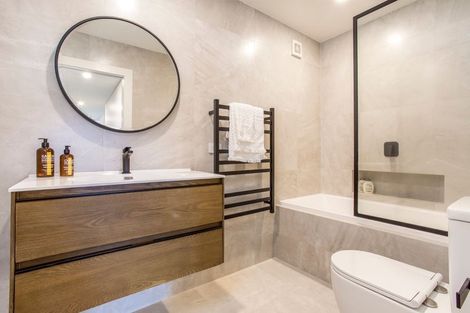 Photo of property in 8b Huka Road, Birkenhead, Auckland, 0626