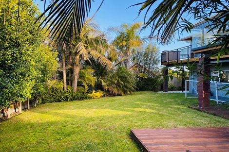 Photo of property in 33 Montclair Rise, Browns Bay, Auckland, 0630