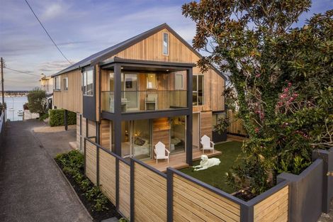 Photo of property in 2/43 Princes Street, Northcote Point, Auckland, 0627