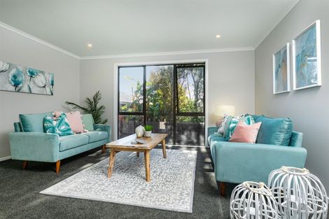 Photo of property in 8 Gordon Stanley Drive, Massey, Auckland, 0614