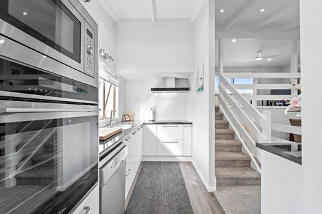 Photo of property in 2/109 Oaktree Avenue, Browns Bay, Auckland, 0630