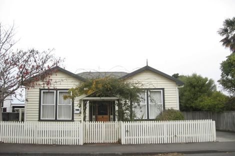 Photo of property in 42 Napier Terrace, Hospital Hill, Napier, 4110