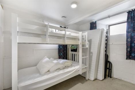 Photo of property in 28 St Catherine Crescent, West Harbour, Auckland, 0618