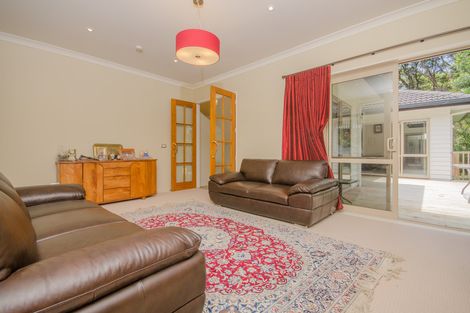 Photo of property in 28 Mccahon Place, Titirangi, Auckland, 0604