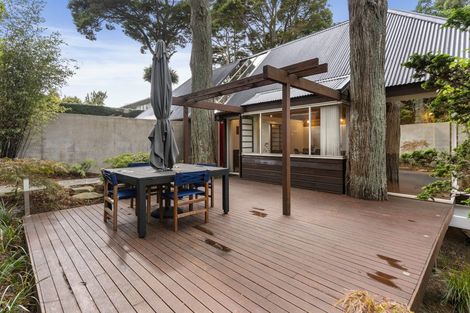 Photo of property in 17 Cobblestone Lane, Hillcrest, Auckland, 0627