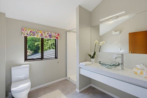 Photo of property in 10 Karaka Grove, Waikanae, 5036