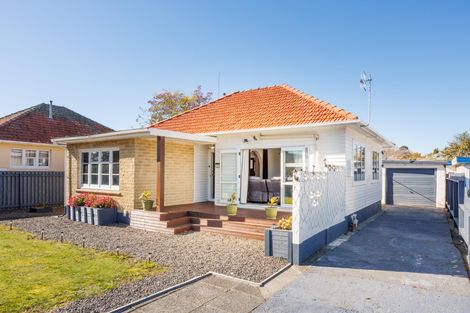 Photo of property in 510 Featherston Street, Roslyn, Palmerston North, 4414